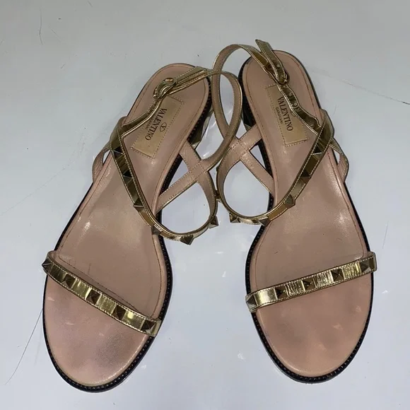 Authentic Rare Valentino Garavani rockstud gold open toe sandals size 8.5 - Picture 1 of 4